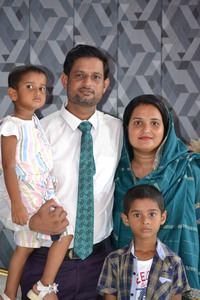 Shabaas_und_Naseem_mit_Kindern.jpg